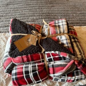 Plaid Sherpa blanket NWT